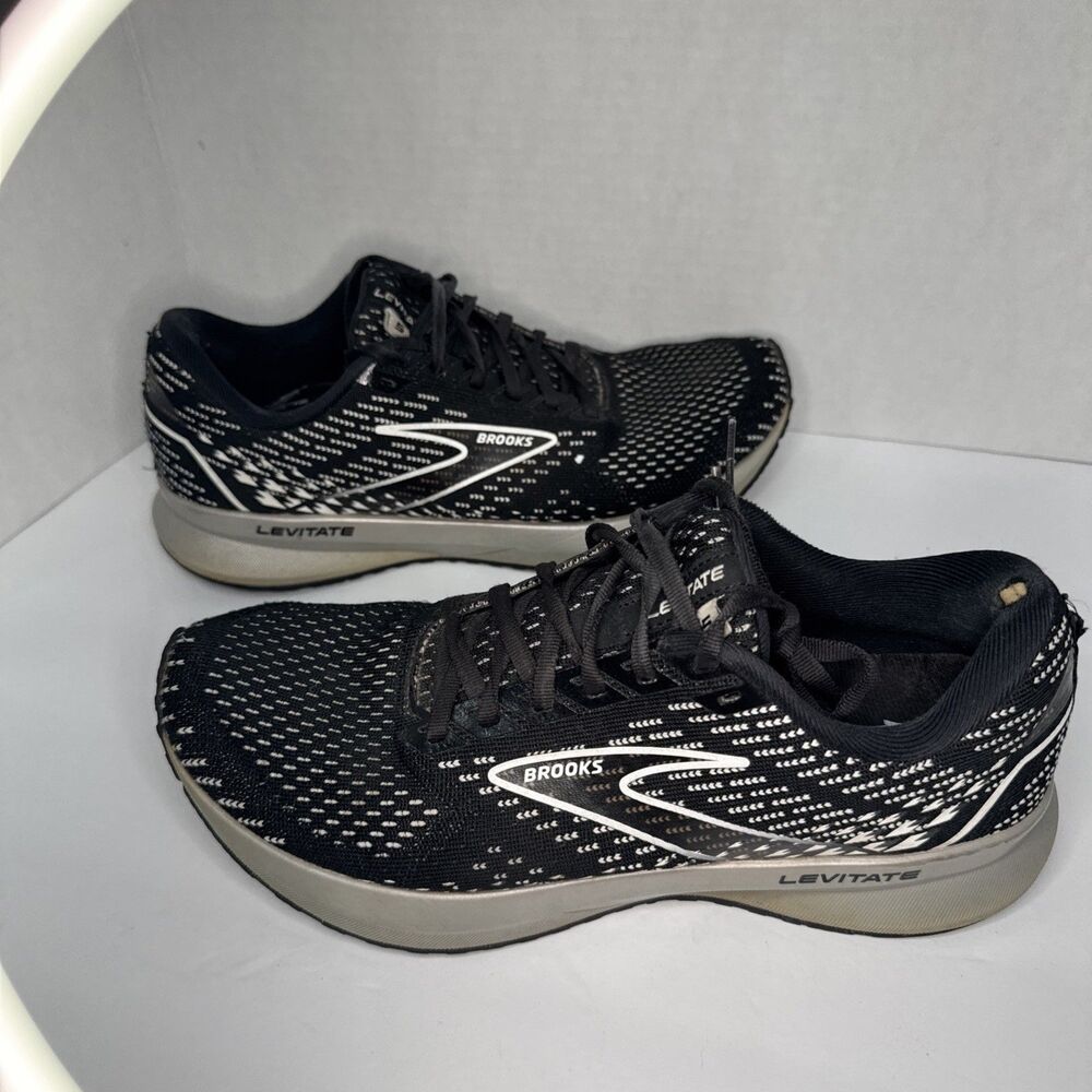 Brooks Levitate 5 Women’s 9 B Black Running Shoes 1203571B090 Heel Damage